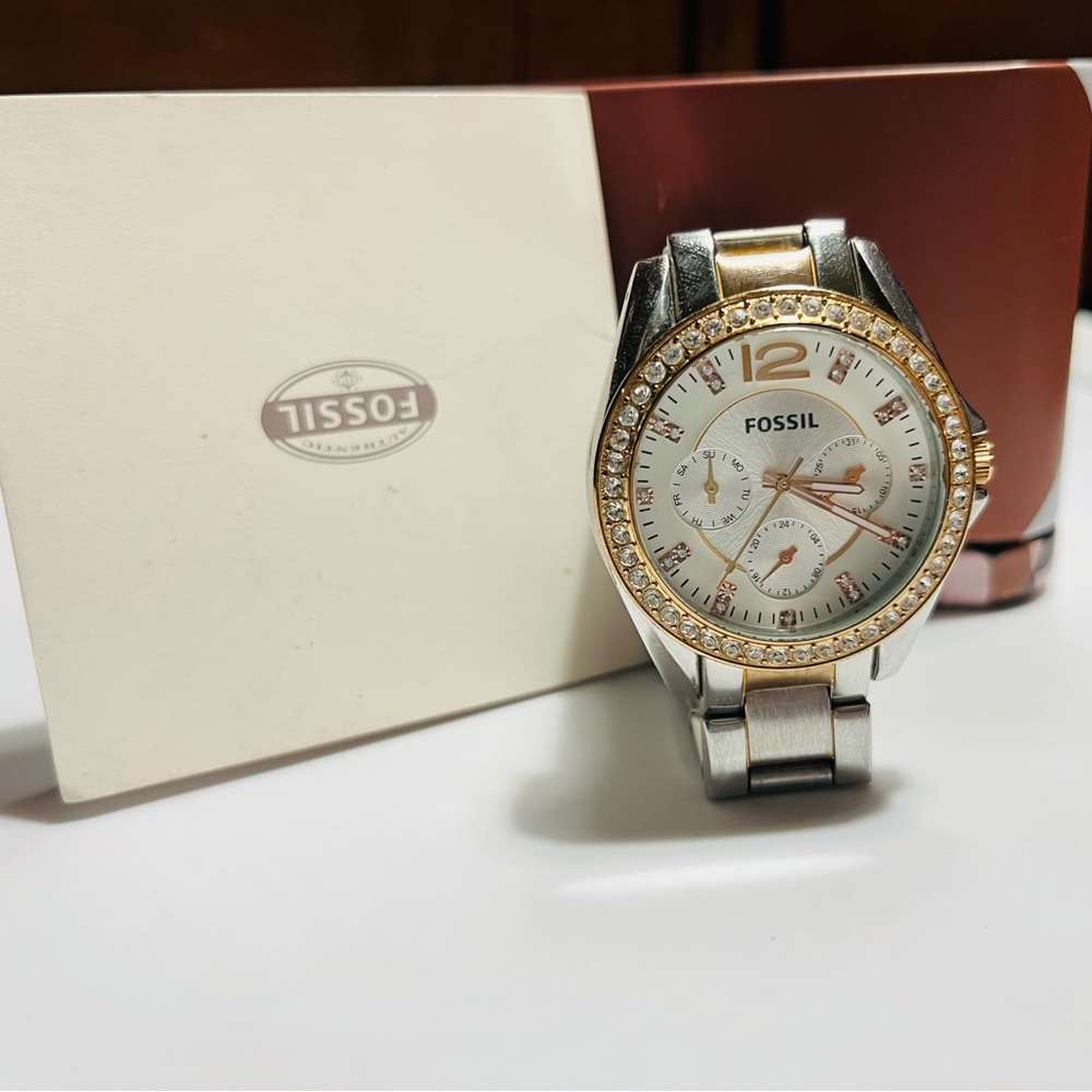 Fossil rose gold and silver weaved diamond face analog chain link watch w/ box!